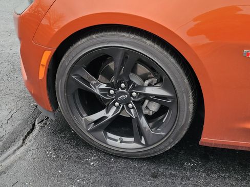 Used 2024 Chevrolet Camaro LT w/ Technology Package image 10