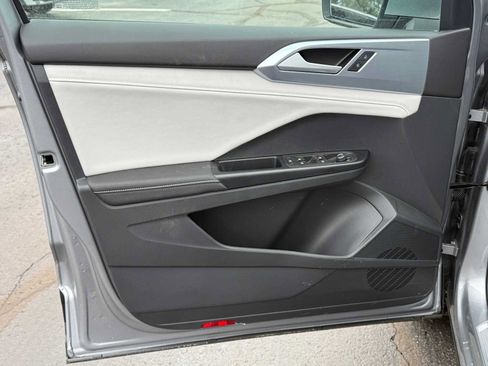 New 2026 Volkswagen Taos SE AWD/4WD image 6