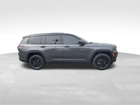 Used 2024 Jeep Grand Cherokee L Laredo AWD/4WD image 2