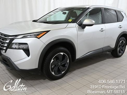 Used 2024 Nissan Rogue SV image 1