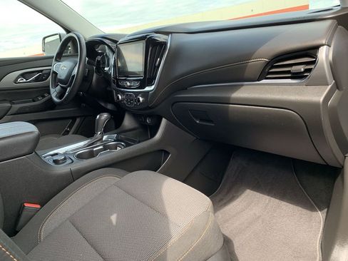 Used 2020 Chevrolet Traverse LT image 23
