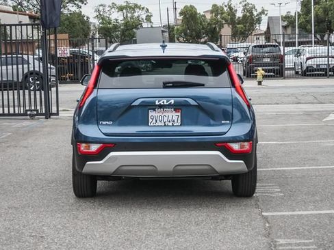 Certified 2025 Kia Niro EX FWD image 9