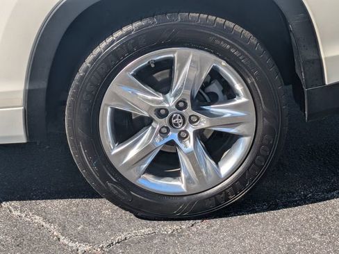 Used 2017 Toyota Highlander Limited image 31