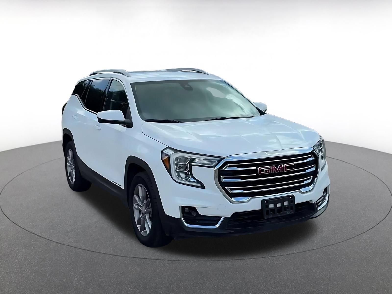Used 2024 GMC Terrain SLT AWD/4WD image 3