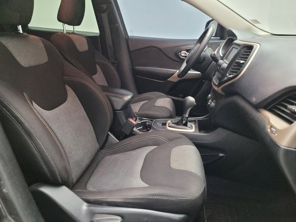 Used 2018 Jeep Cherokee Latitude w/ Altitude Package FWD image 21