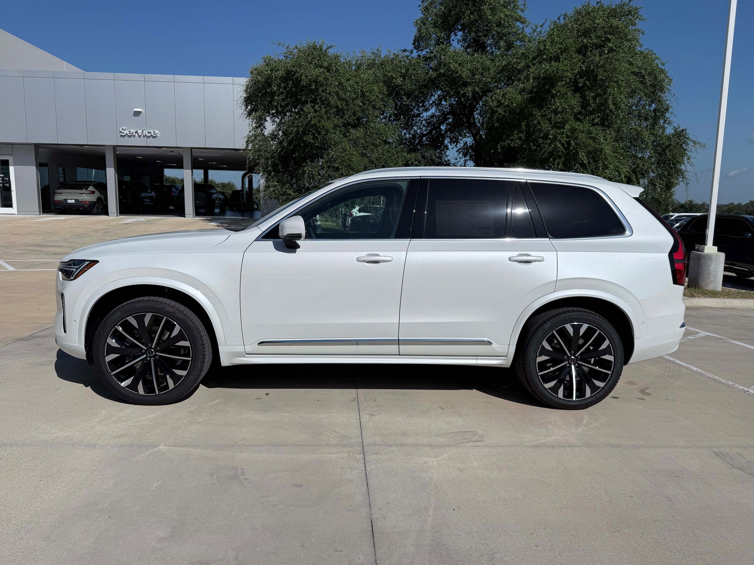 New 2026 Volvo XC90 B6 Plus w/ Protection Package Premier AWD/4WD image 3