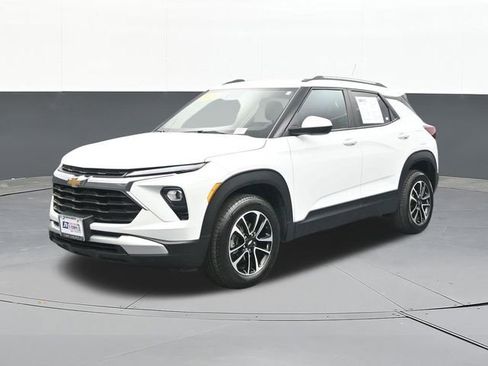 Used 2025 Chevrolet TrailBlazer LT AWD/4WD image 6