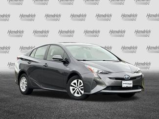 Used 2017 Toyota Prius Three video 2