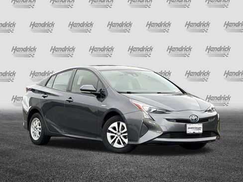 Used 2017 Toyota Prius Three image 2