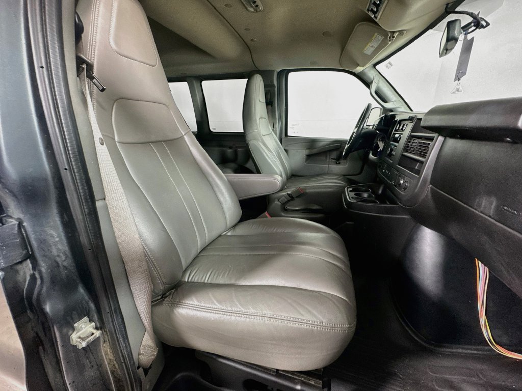 Used 2017 Chevrolet Express 3500 LS RWD image 31