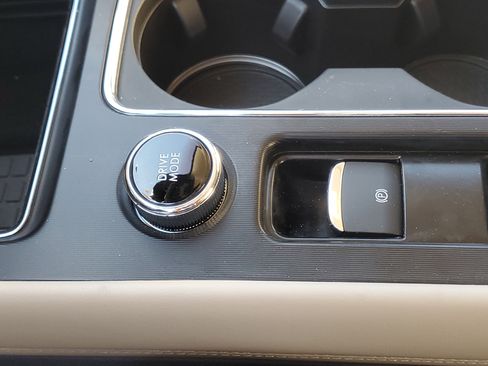 New 2025 Lincoln Corsair Reserve w/ Equipment Group 202A image 24