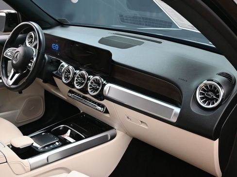 Used 2023 Mercedes-Benz EQB 300 4MATIC w/ Exclusive Package image 41