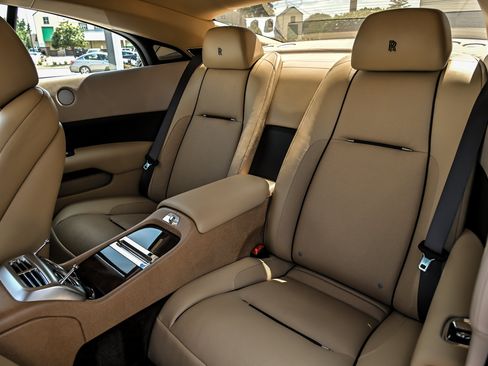 Used 2016 Rolls-Royce Wraith RWD image 24