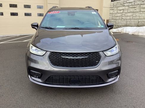 Used 2021 Chrysler Pacifica Touring-L w/ Uconnect Theater Family Group image 2