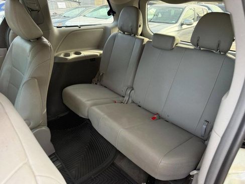 Used 2015 Toyota Sienna XLE image 27