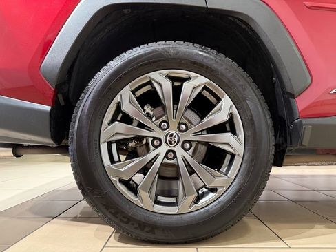 Certified 2022 Toyota RAV4 XLE Premium AWD/4WD image 9
