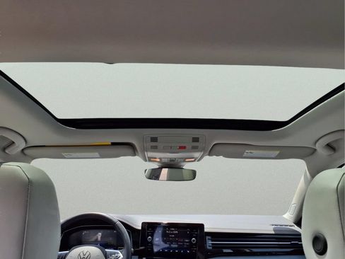 Used 2025 Volkswagen Jetta SE w/ Sunroof Package FWD image 21