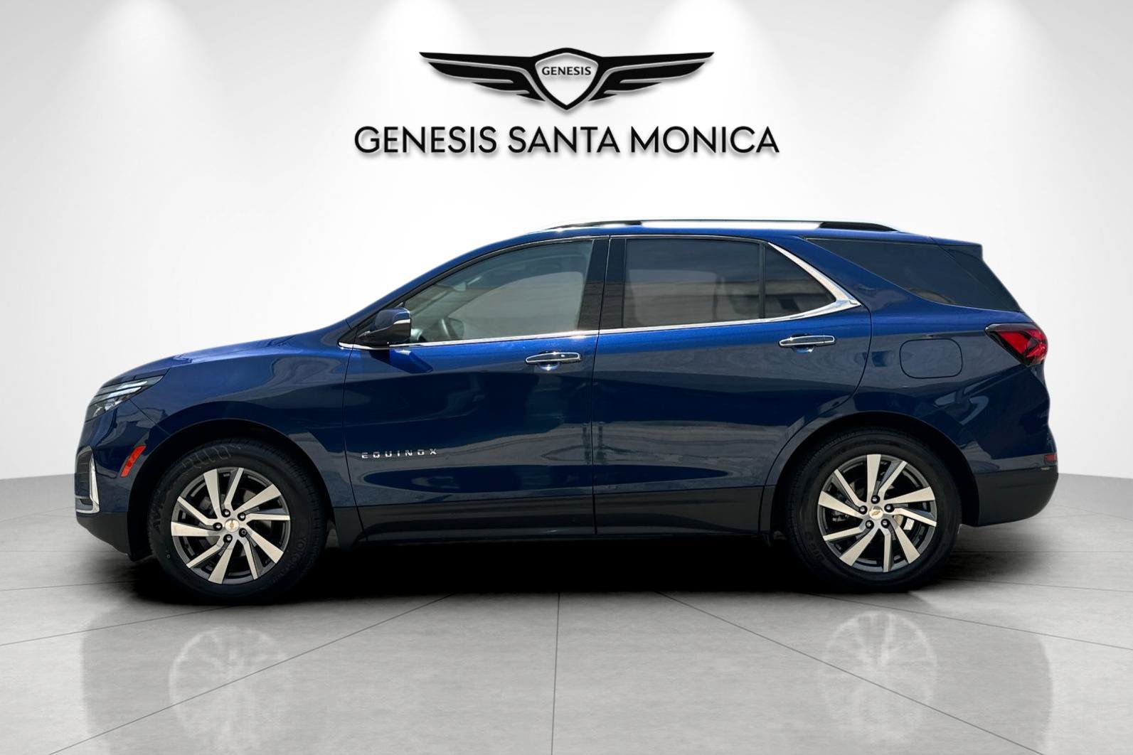 Used 2023 Chevrolet Equinox Premier AWD/4WD image 7