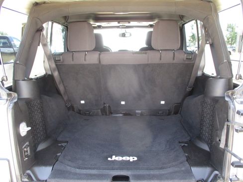 Used 2014 Jeep Wrangler Unlimited Sport w/ Quick Order Package 24S AWD/4WD image 29