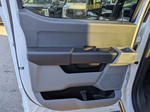 New 2025 Ford F450 XL w/ XL Chrome Package image 28