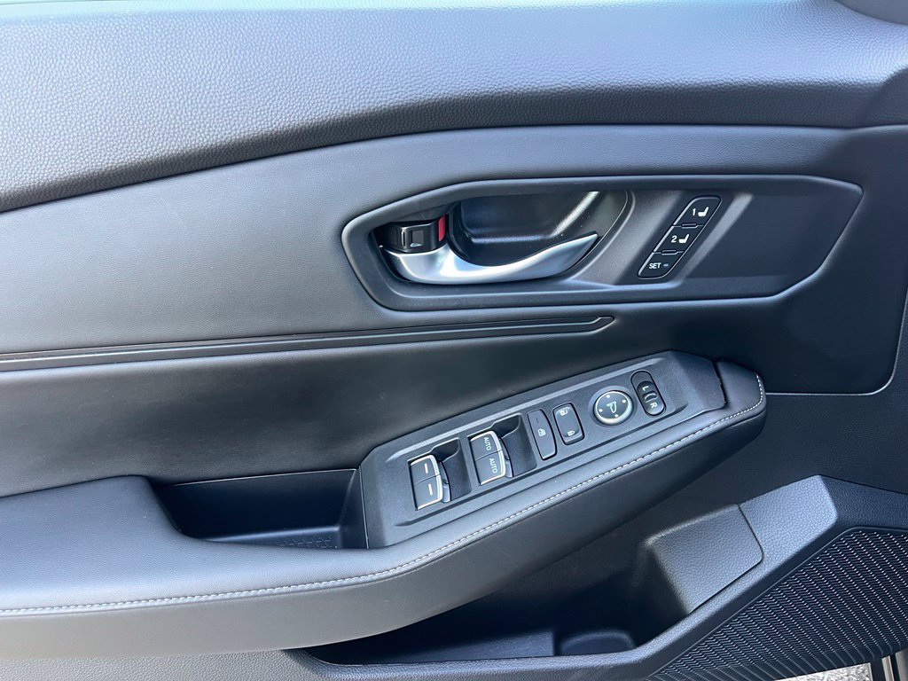 Used 2025 Honda Accord Sport image 39