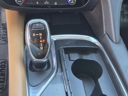 Used 2018 Buick Enclave Essence FWD image 28