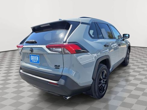 Used 2021 Toyota RAV4 XLE w/ Convenience Package AWD/4WD image 4