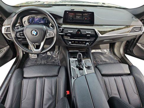 Used 2019 BMW 530e w/ Premium Package image 9