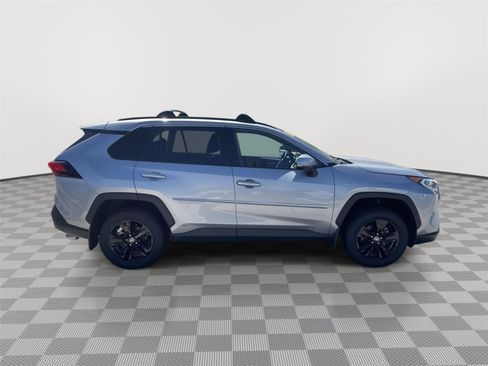 Used 2021 Toyota RAV4 XLE w/ Convenience Package AWD/4WD image 9