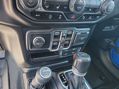 Used 2020 Jeep Gladiator Overland image 30
