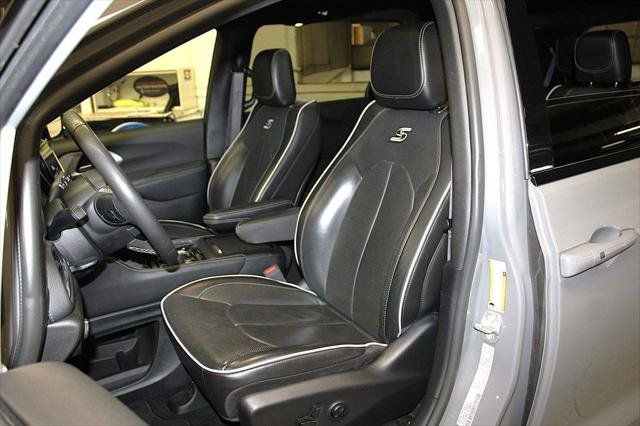 Certified 2025 Chrysler Pacifica Limited FWD image 27