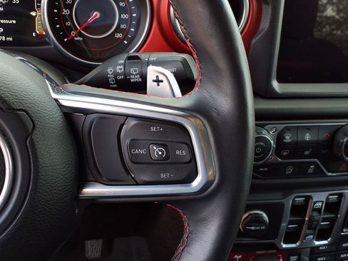 Used 2018 Jeep Wrangler Unlimited Rubicon AWD/4WD image 17