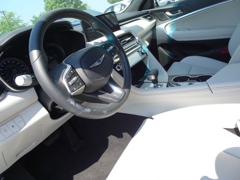 New 2025 Genesis G70 2.5T image 9