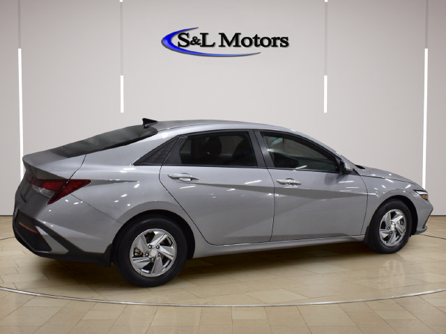 Used 2026 Hyundai Elantra SE FWD image 8