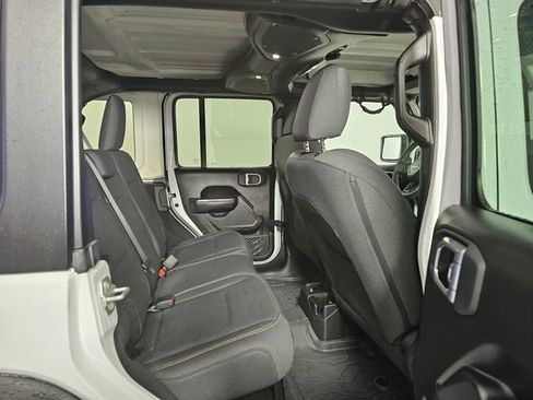 Used 2024 Jeep Wrangler Unlimited Sport image 15