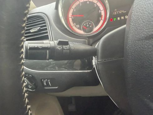 Used 2019 Dodge Grand Caravan SXT FWD image 15