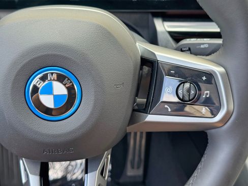 Used 2025 BMW i5 eDrive40i w/ M Sport Package RWD image 24