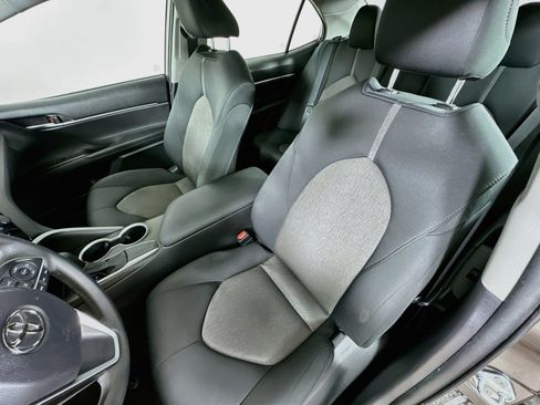 Used 2021 Toyota Camry LE FWD image 31
