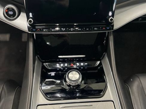 Used 2023 Jeep Wagoneer Series II AWD/4WD image 10