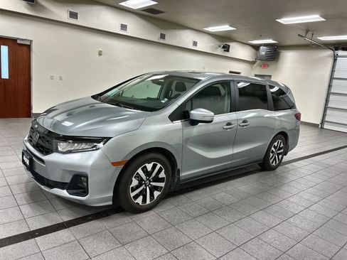 Used 2025 Honda Odyssey EX-L image 3