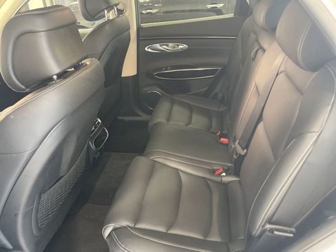 Used 2025 Genesis GV70 2.5T image 10