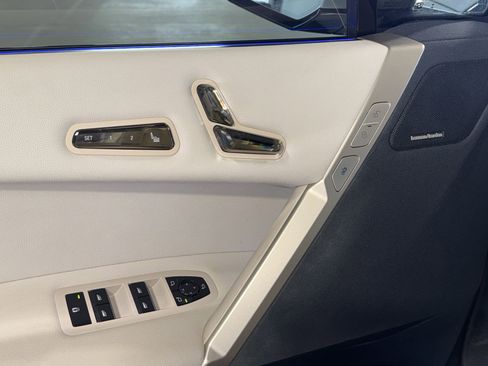 Used 2023 BMW iX xDrive50 w/ Premium Package image 18