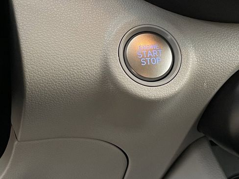 Used 2025 Hyundai Venue SEL image 16