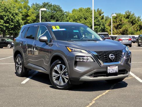 Used 2023 Nissan Rogue SV FWD image 2