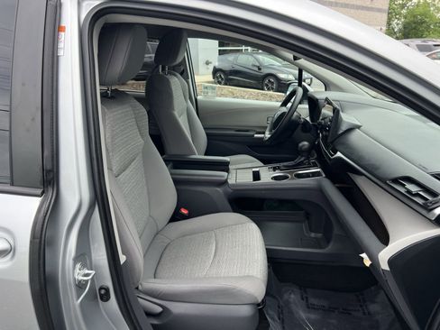 Used 2021 Toyota Sienna LE FWD image 26