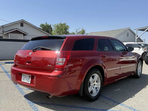 Used 2005 Dodge Magnum SE RWD image 38