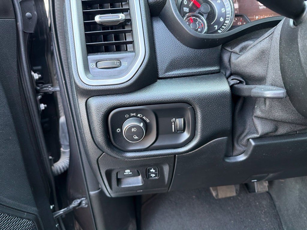 Used 2021 RAM 1500 Big Horn AWD/4WD image 14