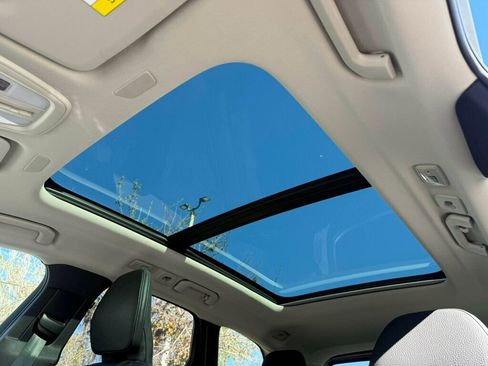 Used 2025 Volvo XC60 B5 Plus image 8