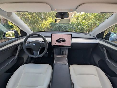 Used 2024 Tesla Model Y Long Range image 14