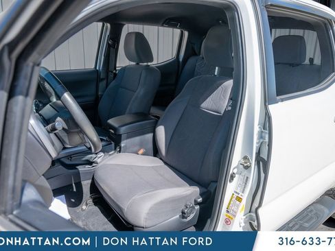 Used 2018 Toyota Tacoma TRD Sport AWD/4WD image 4